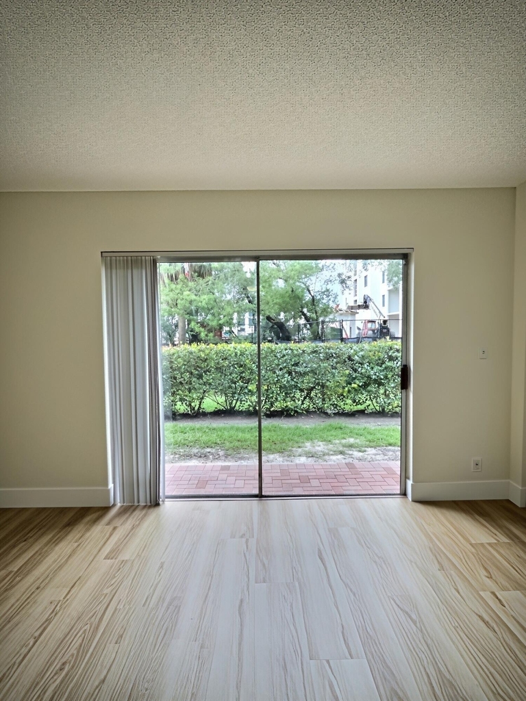 2845 Sw 22nd Avenue - Photo 8