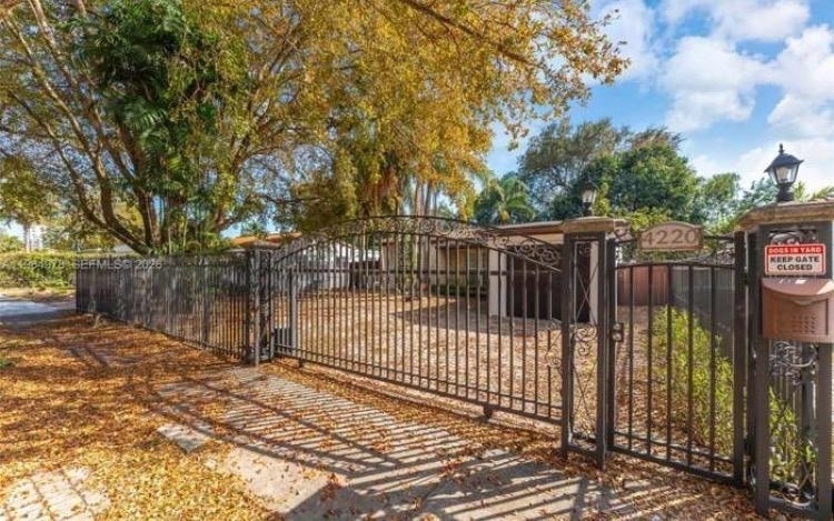 4220 Sw 13th Street - Photo 2
