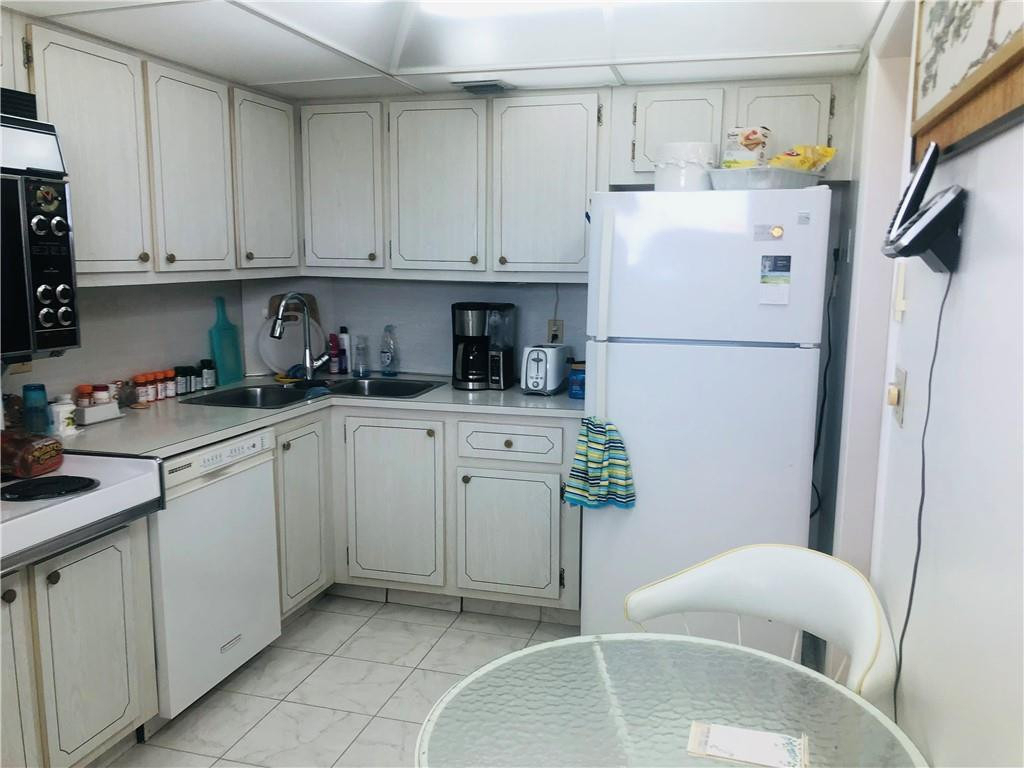 1523 E Hillsboro Boulevard - Photo 72
