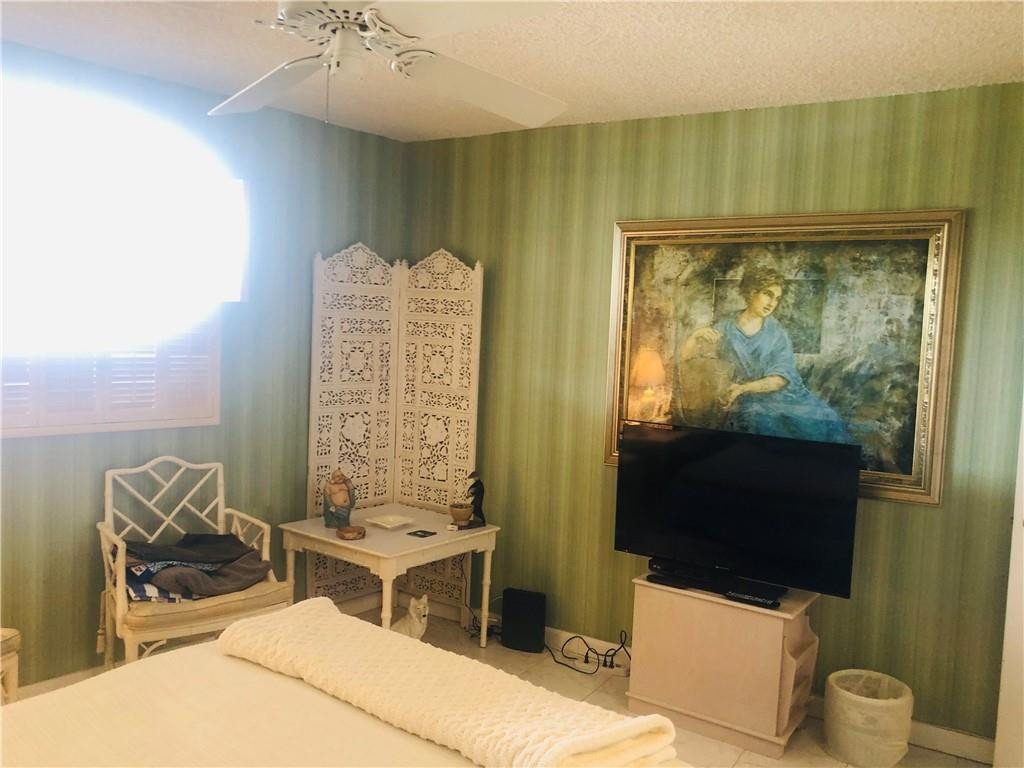 1523 E Hillsboro Boulevard - Photo 68