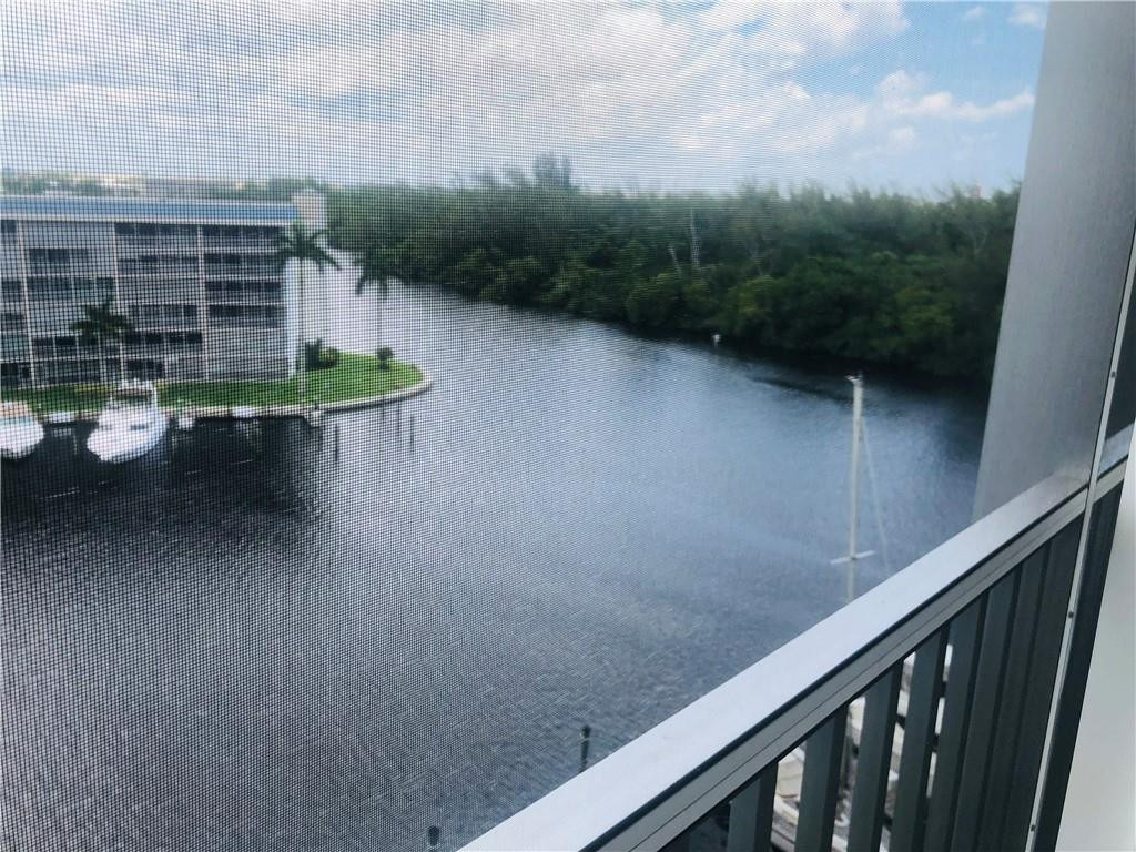 1523 E Hillsboro Boulevard - Photo 75