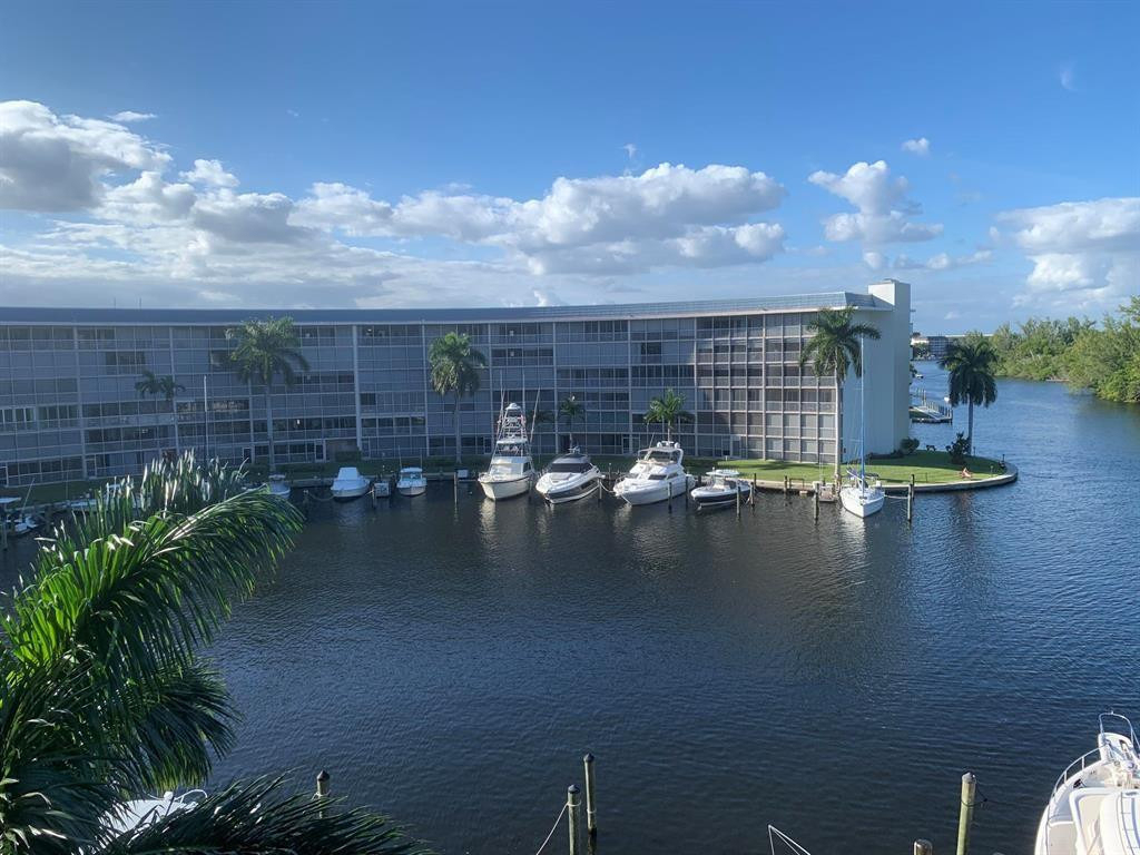 1523 E Hillsboro Boulevard - Photo 24