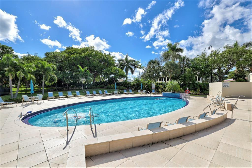 1523 E Hillsboro Boulevard - Photo 7