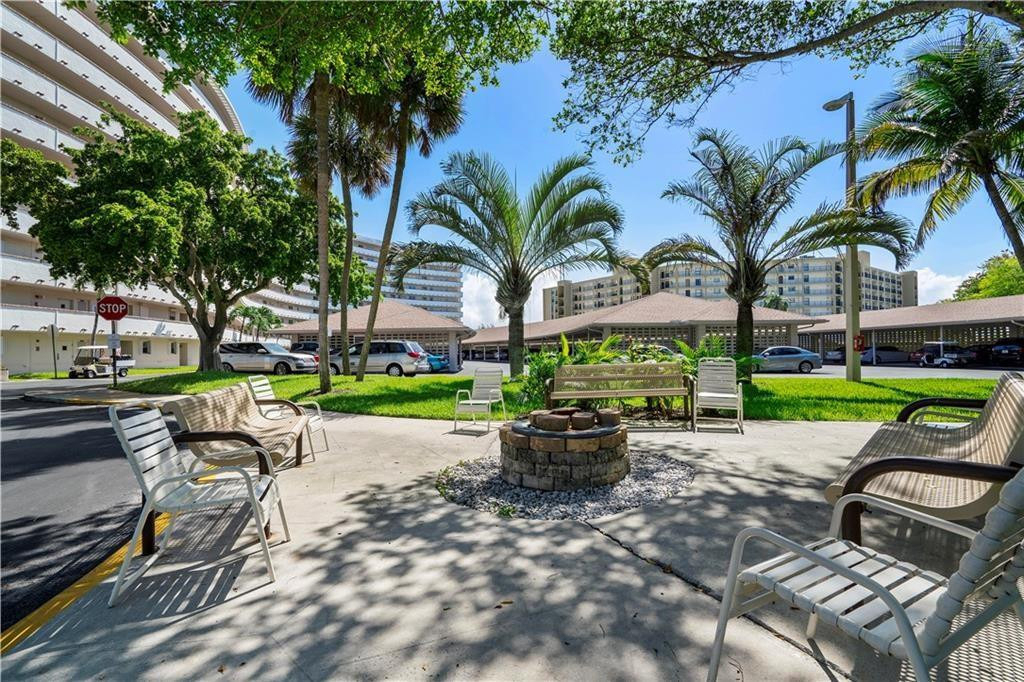 1523 E Hillsboro Boulevard - Photo 12