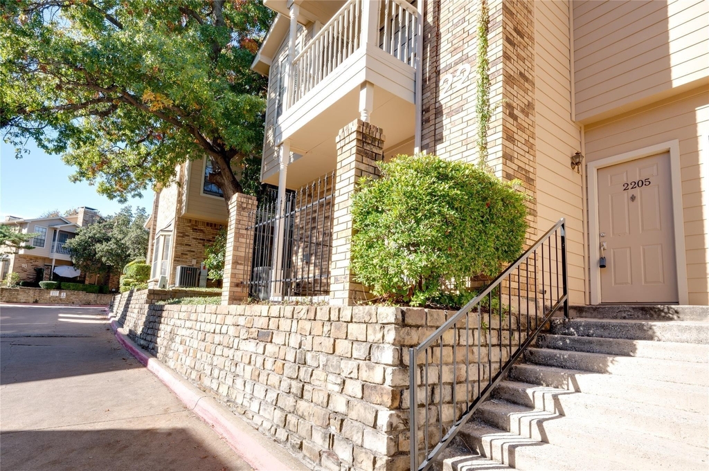 14333 Preston Road - Photo 1