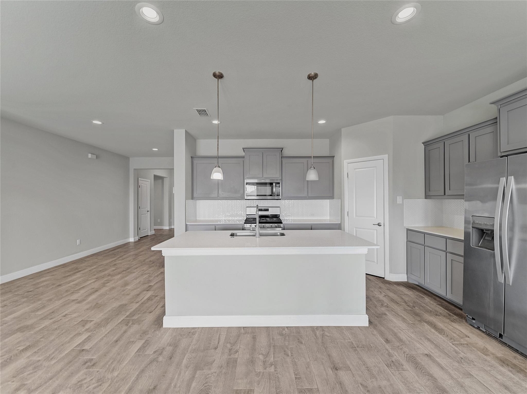 15816 Farringdon Street - Photo 5