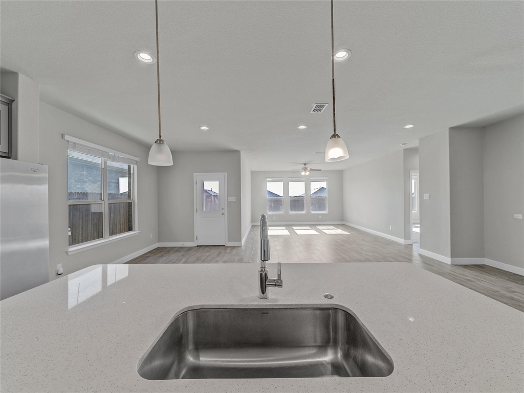 15816 Farringdon Street - Photo 7