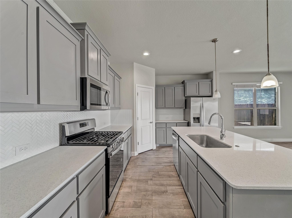 15816 Farringdon Street - Photo 6