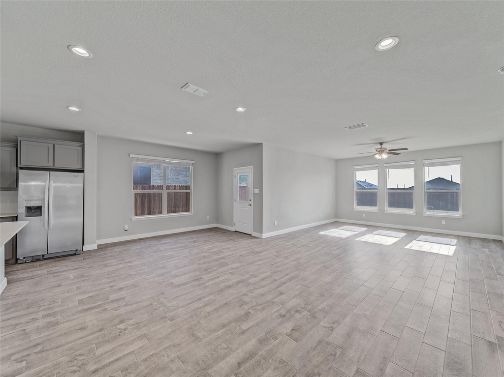 15816 Farringdon Street - Photo 12
