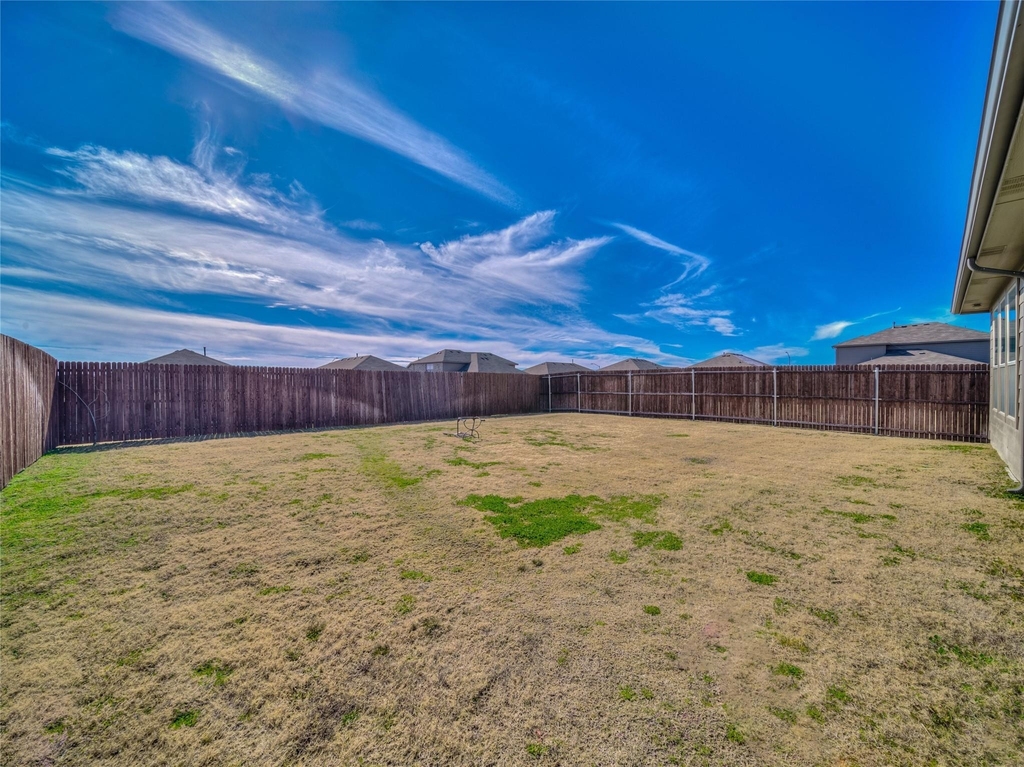 15816 Farringdon Street - Photo 35