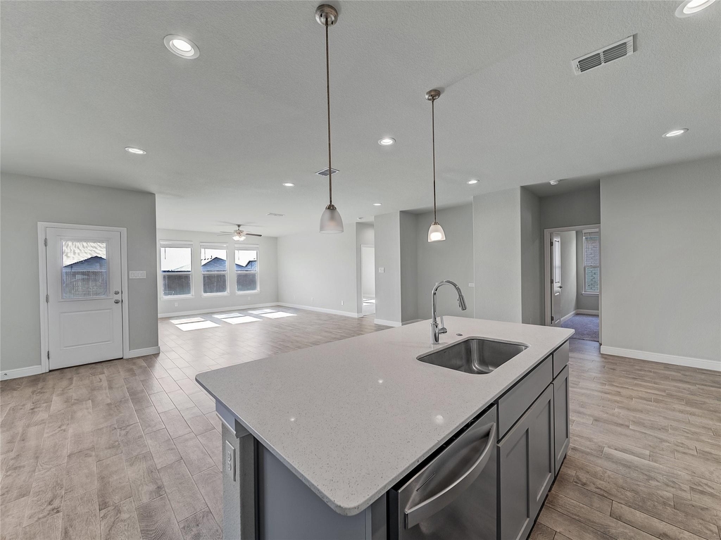 15816 Farringdon Street - Photo 8