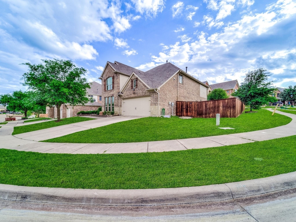 419 Aylesbury Drive - Photo 1