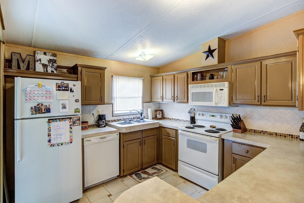 2620 Bryant Street - Photo 5