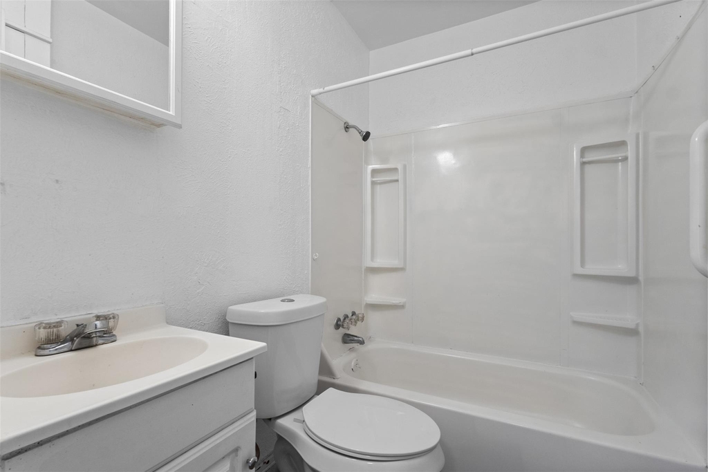 838 Dalworth Street - Photo 9