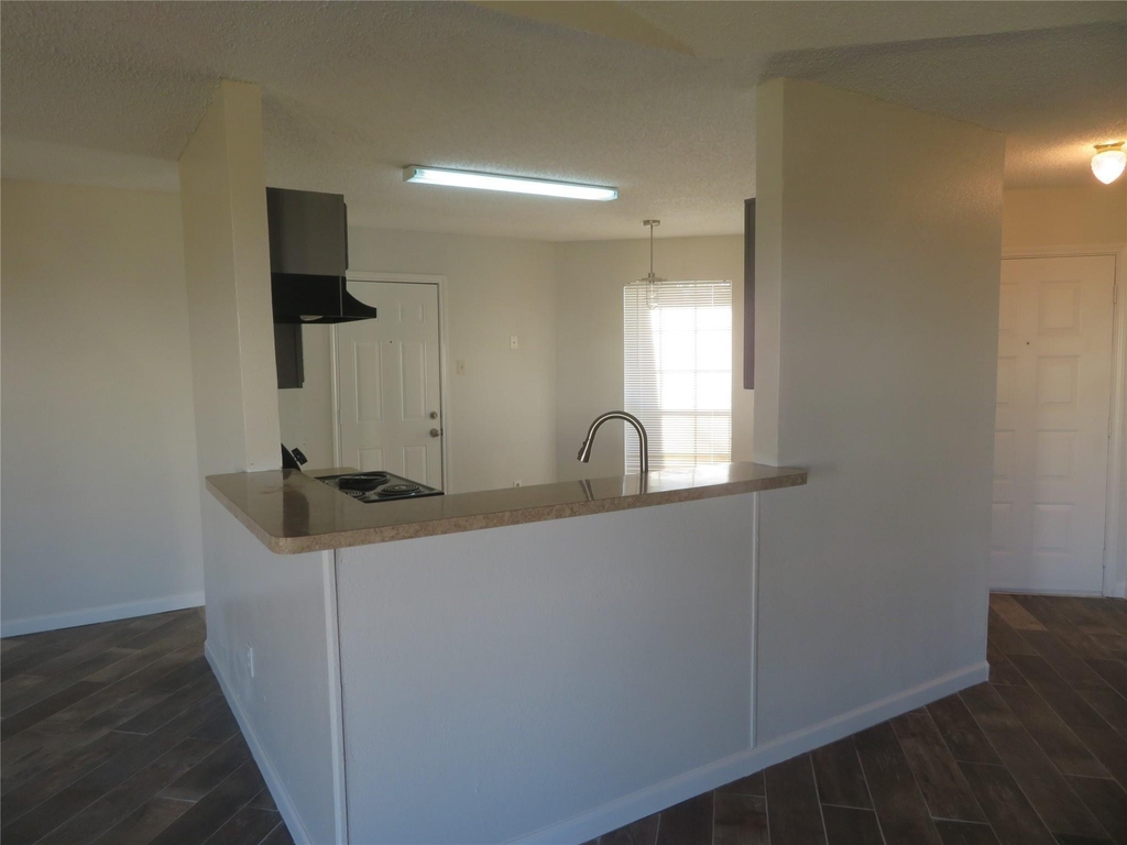 1031 Cresthaven Drive - Photo 3