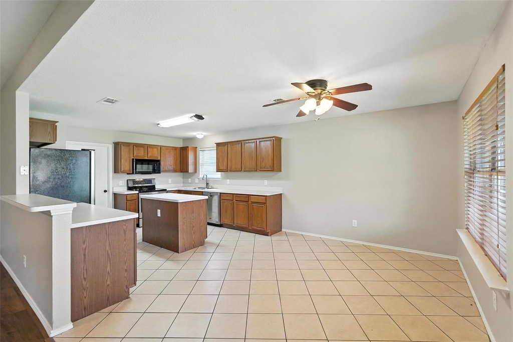 1516 Marti Drive - Photo 6