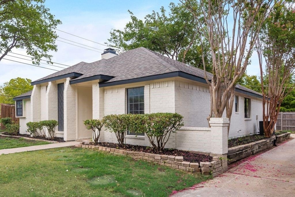 8880 Woodstream Drive - Photo 2