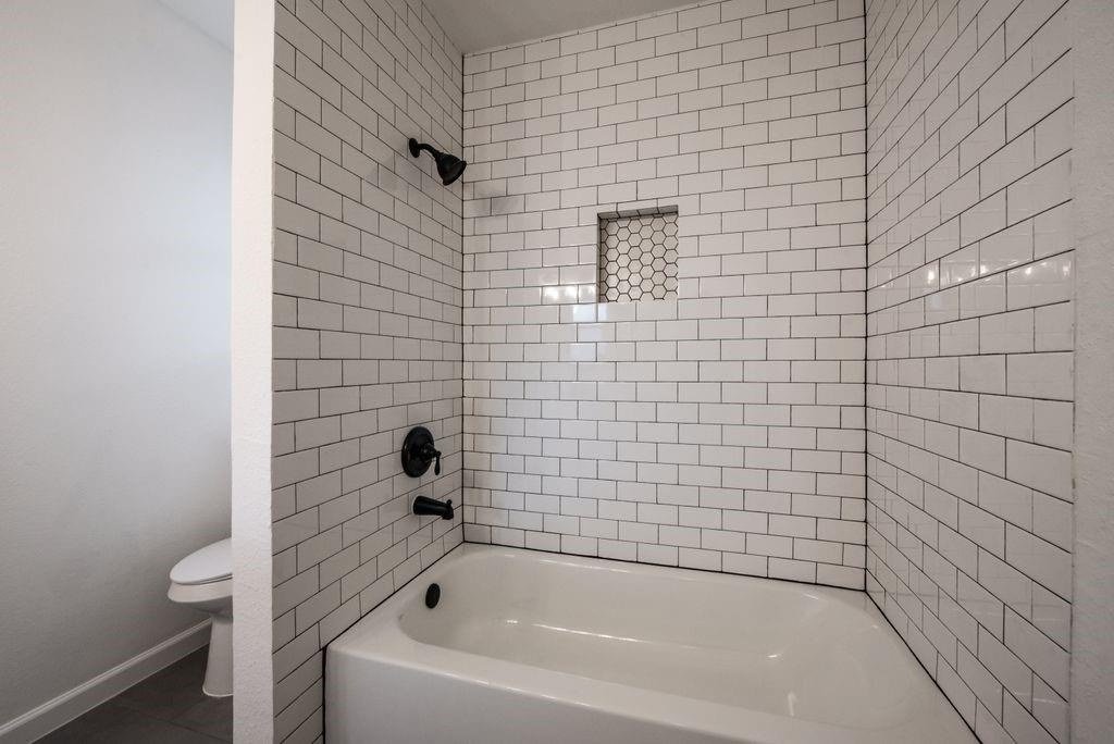 8880 Woodstream Drive - Photo 11
