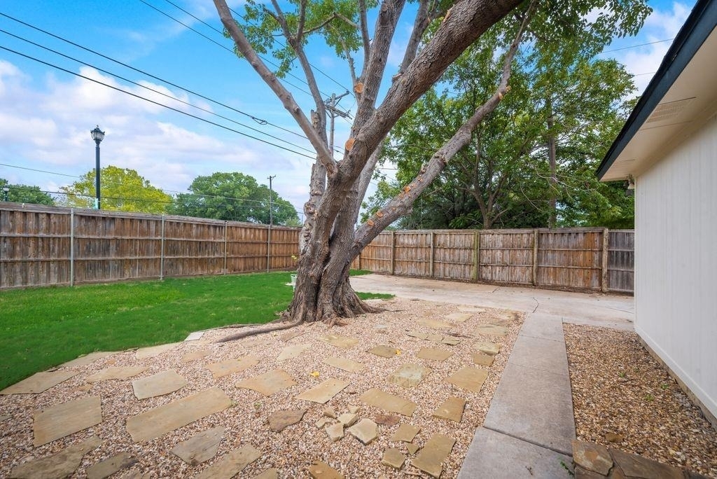 8880 Woodstream Drive - Photo 17