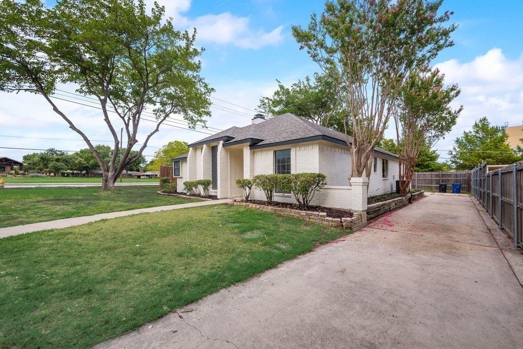 8880 Woodstream Drive - Photo 1