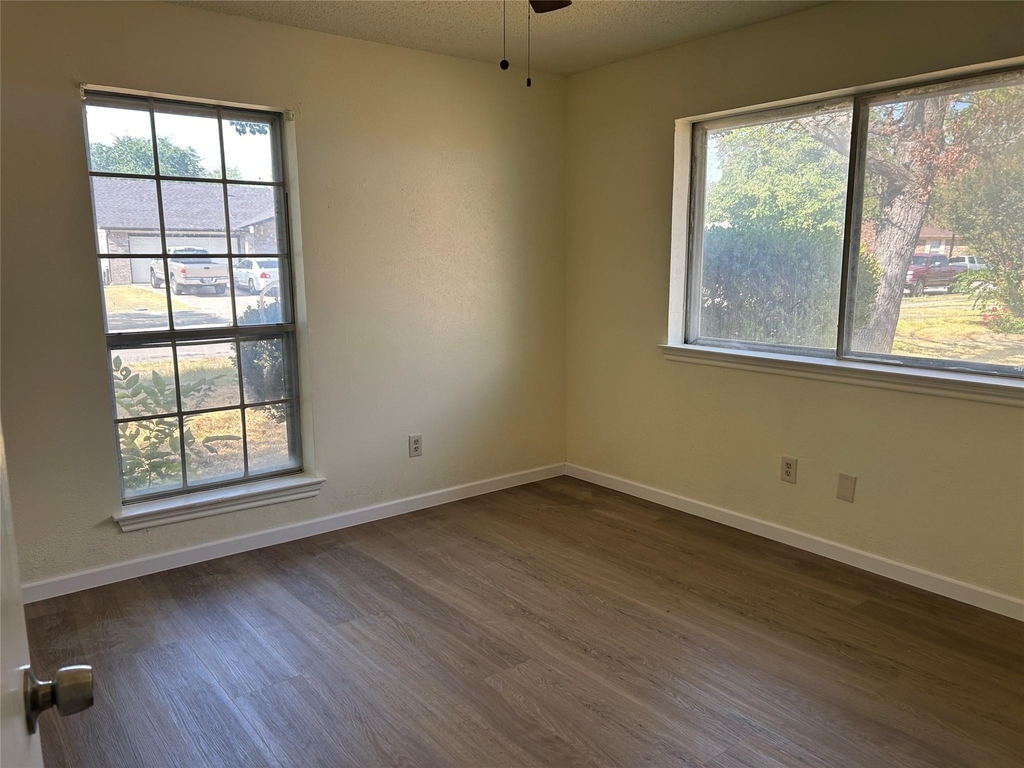 2302 Phoenix Drive - Photo 3