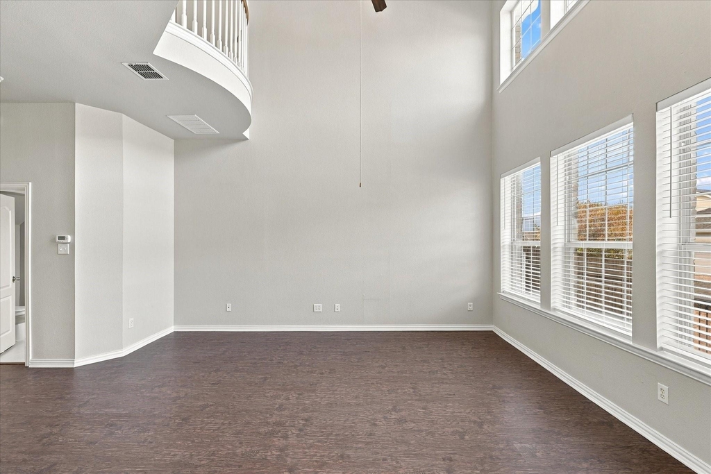 4018 Milan Drive - Photo 3