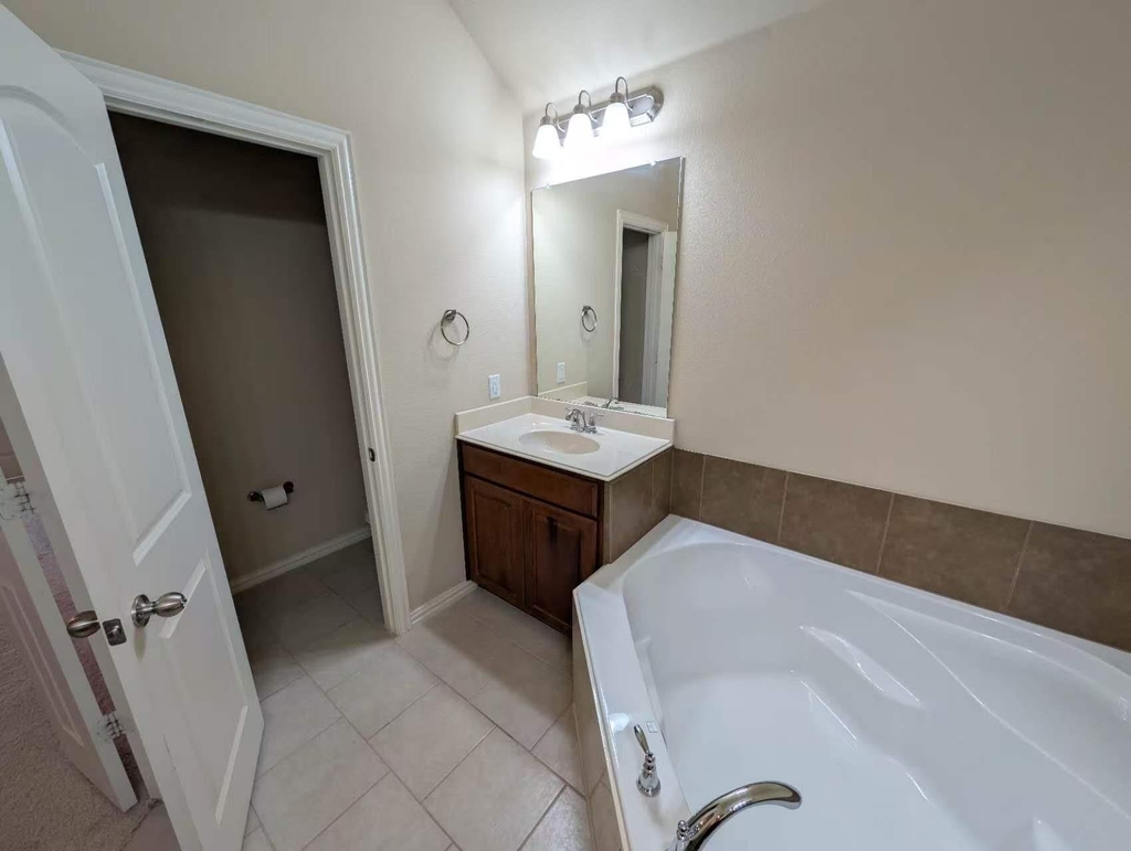 4666 Perthshire Court - Photo 8