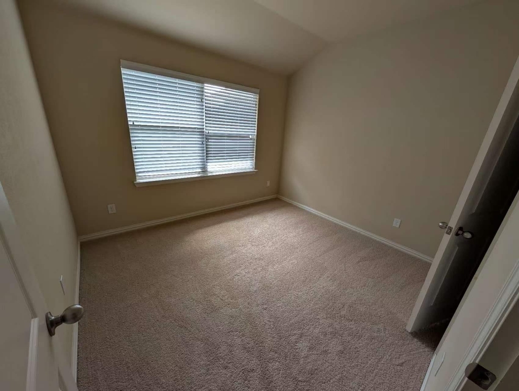 4666 Perthshire Court - Photo 10