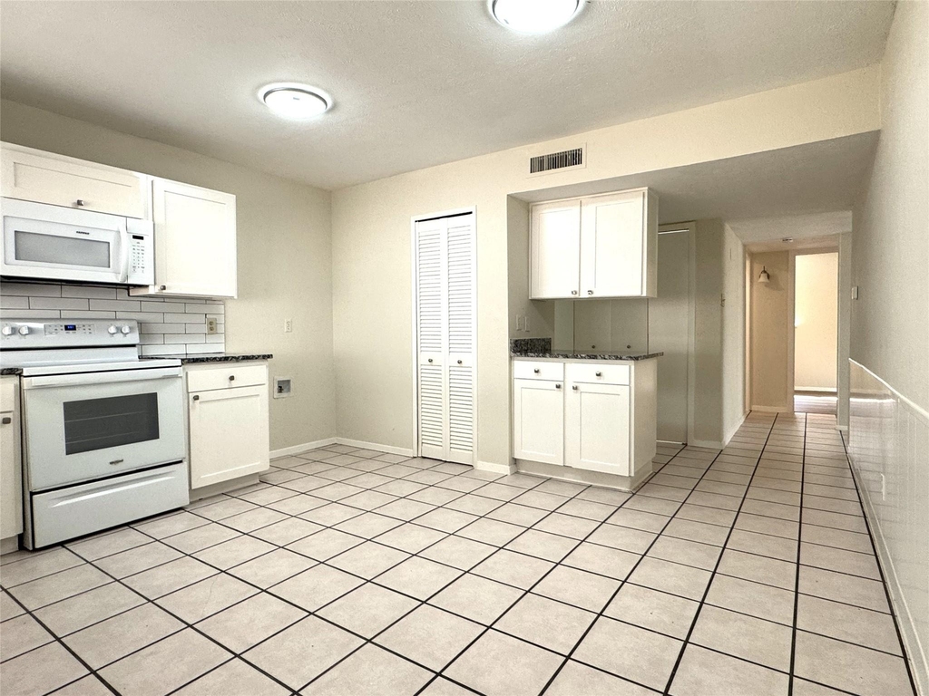 2525 Norway Drive - Photo 8