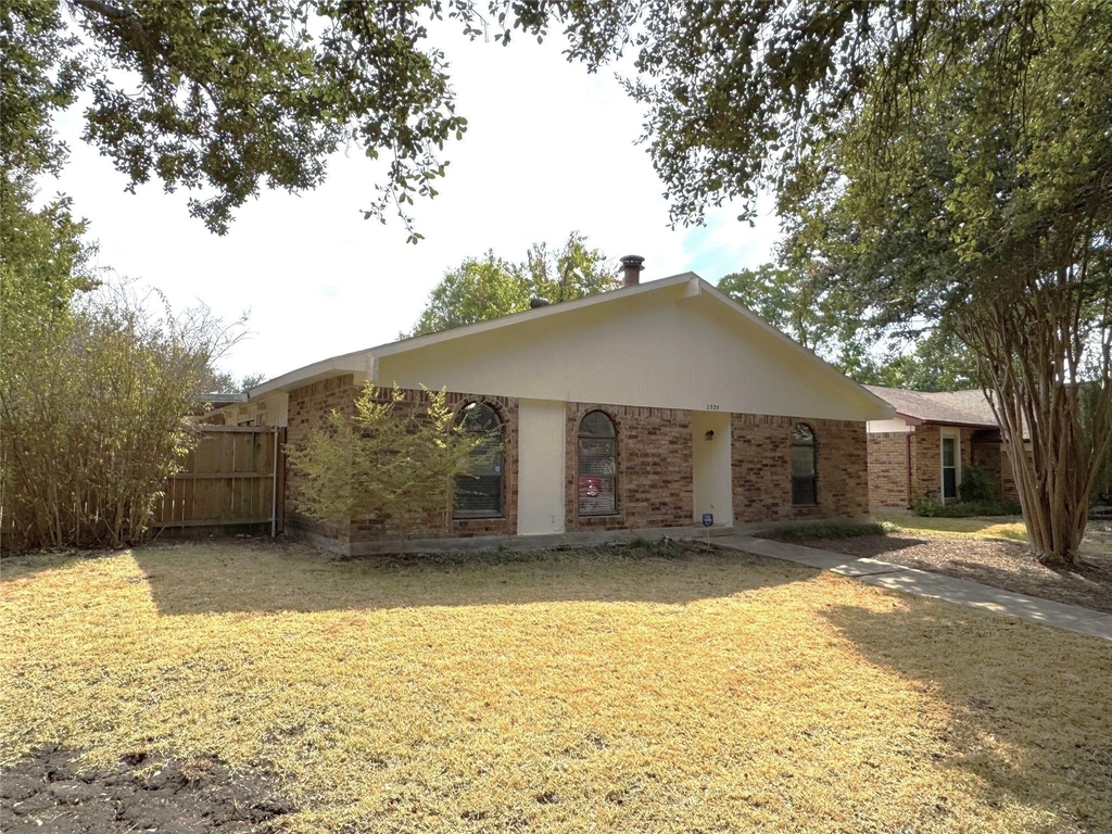 2525 Norway Drive - Photo 1