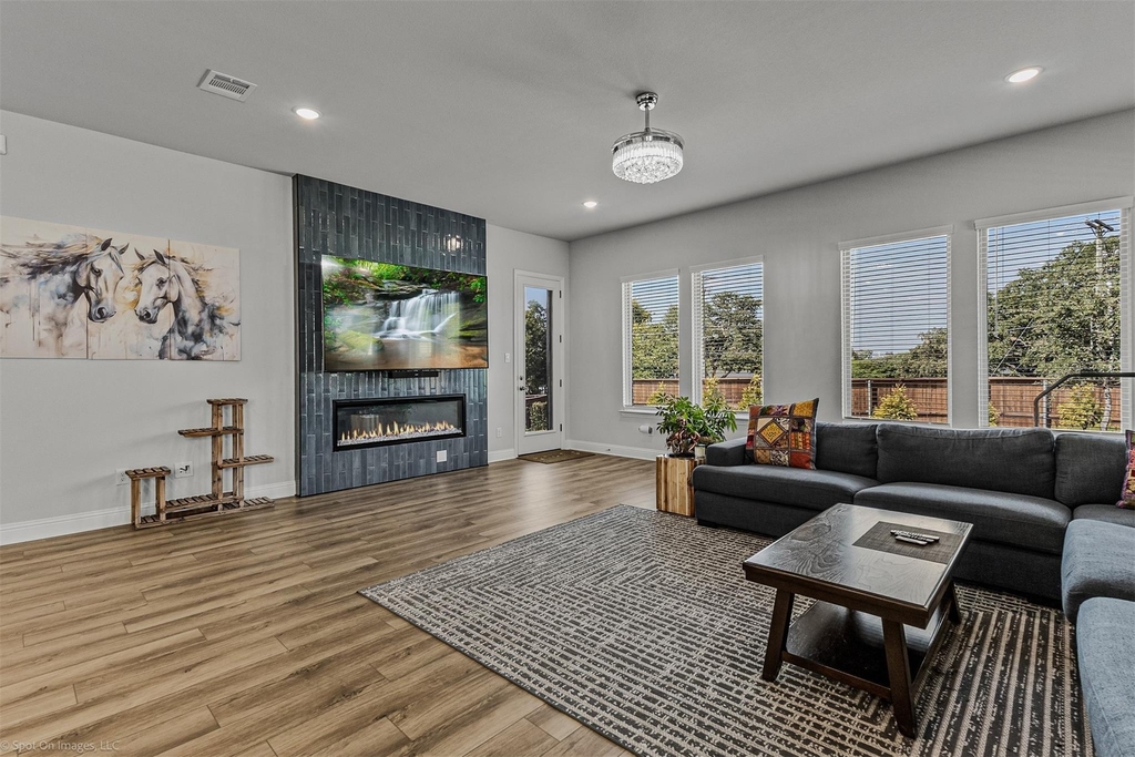 2209 Sunset Boulevard - Photo 9