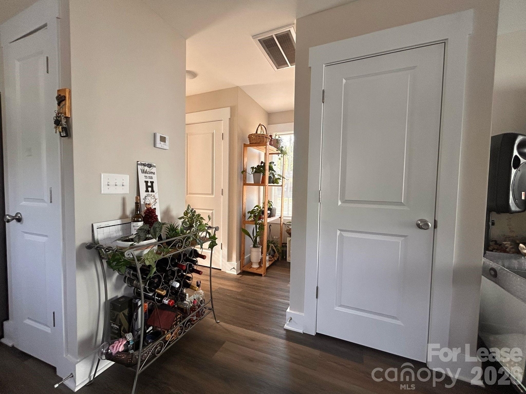 606 E Carpenter Street - Photo 4