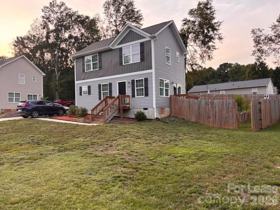 606 E Carpenter Street - Photo 1