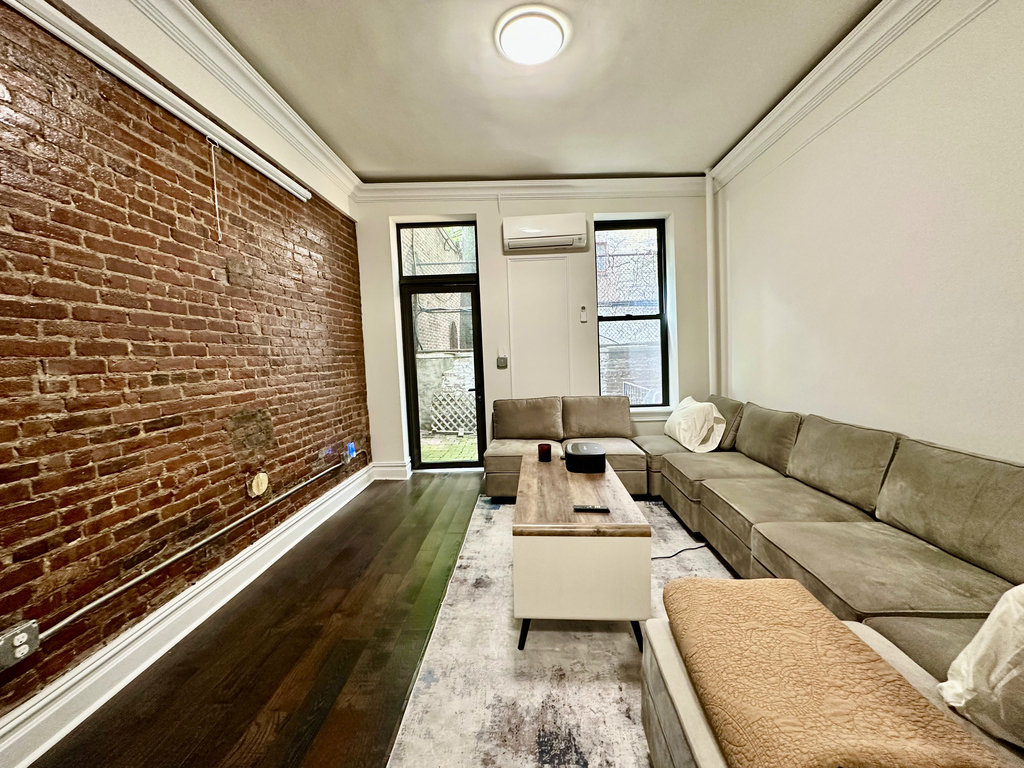 226 West 4th Street - Photo 5