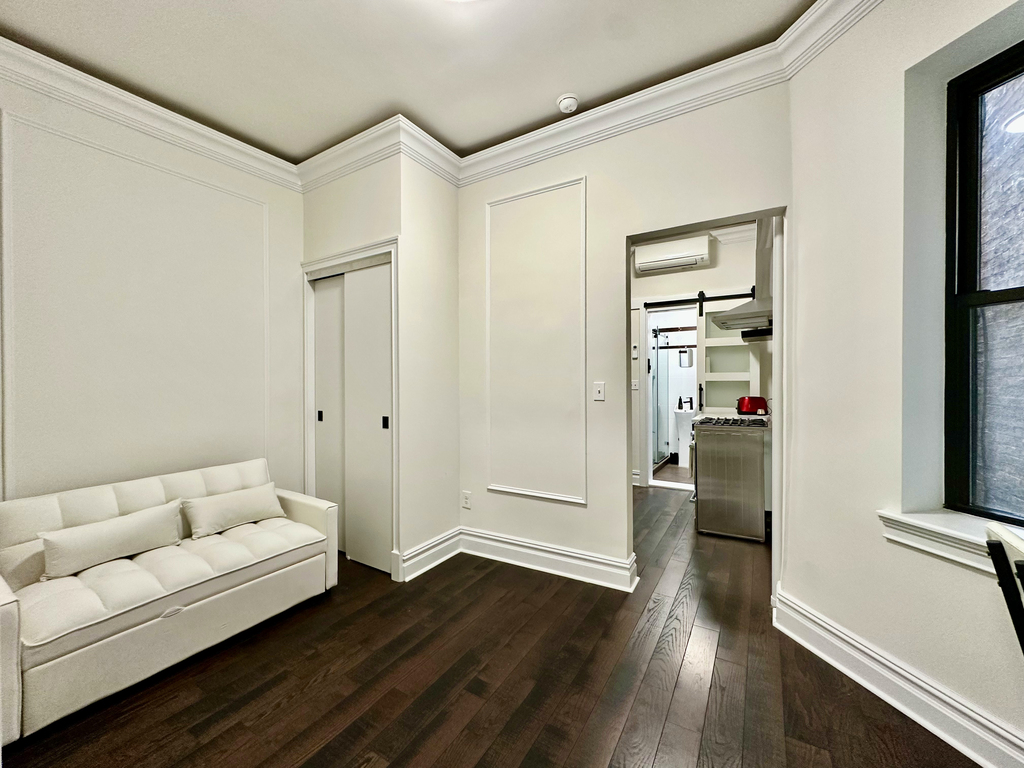 226 West 4th Street - Photo 11