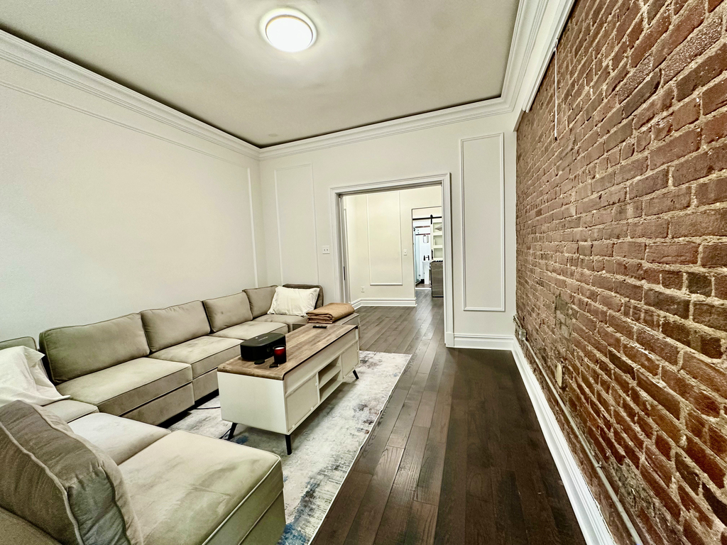 226 West 4th Street - Photo 4