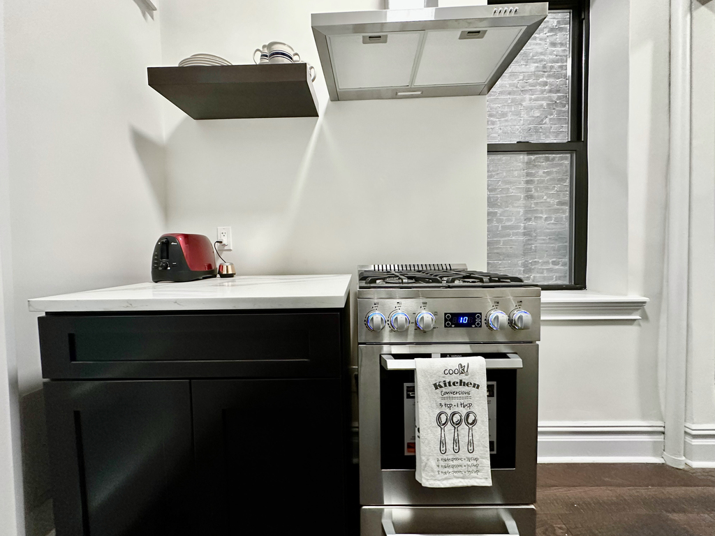 226 West 4th Street - Photo 7