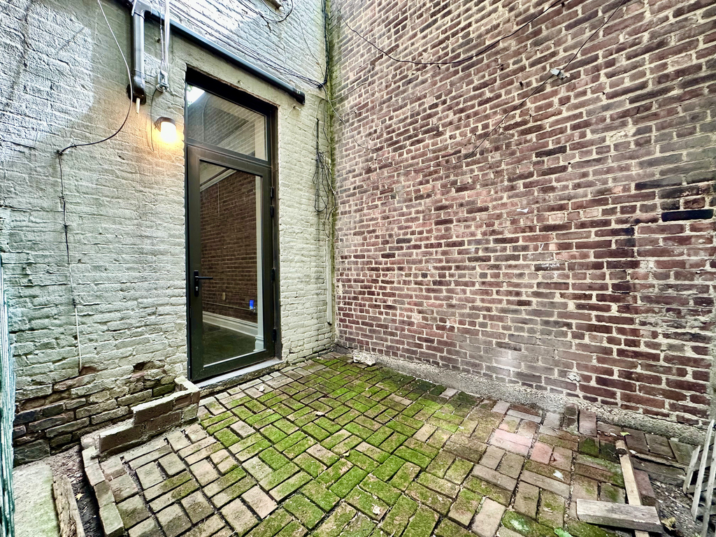 226 West 4th Street - Photo 2