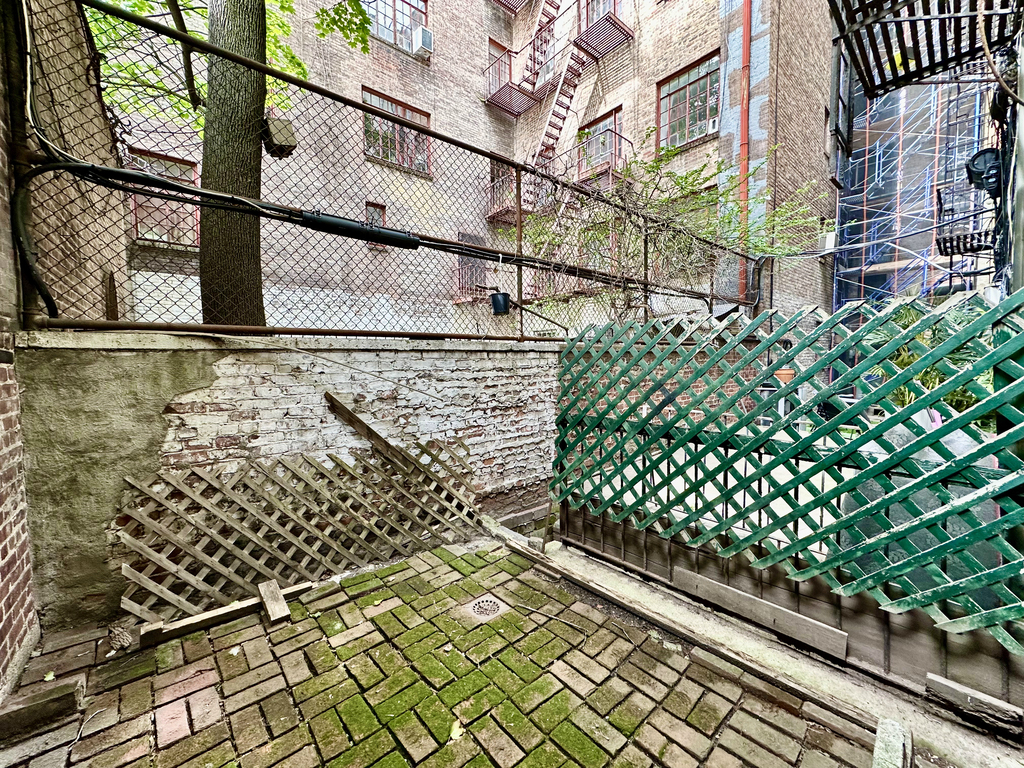226 West 4th Street - Photo 14