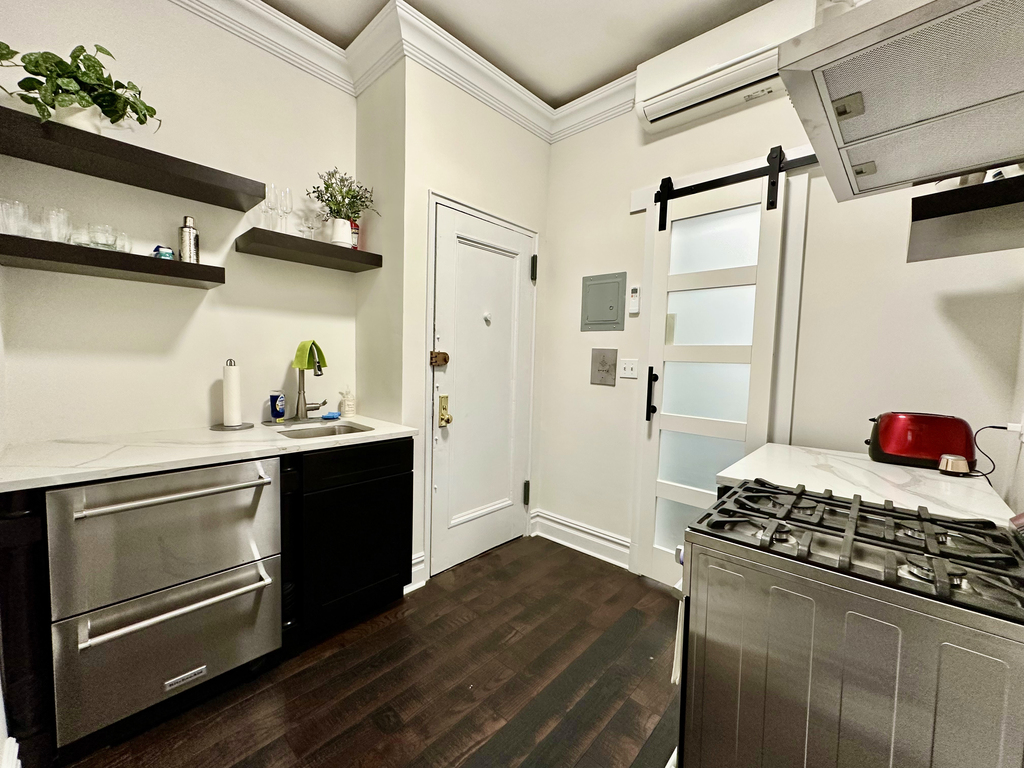 226 West 4th Street - Photo 1