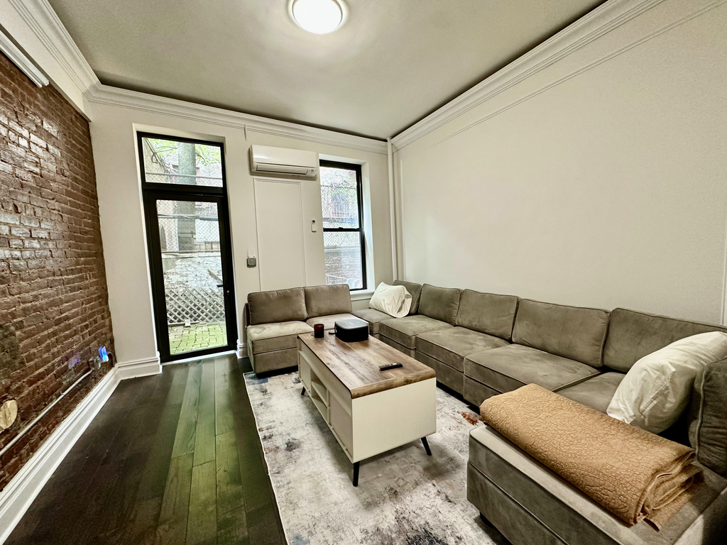 226 West 4th Street - Photo 3
