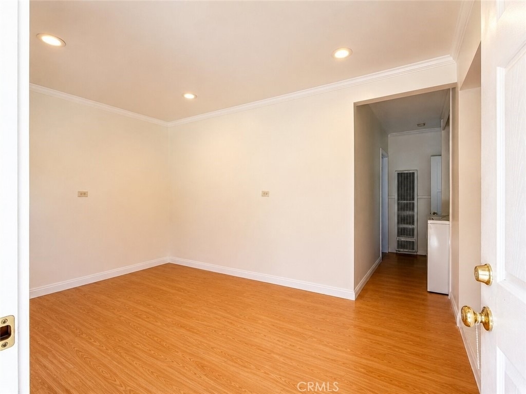 889 N Oakland - Photo 8