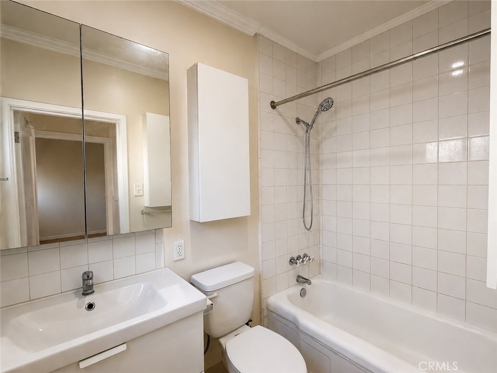 889 N Oakland - Photo 12