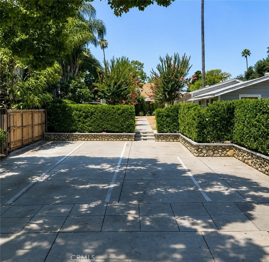 889 N Oakland - Photo 13