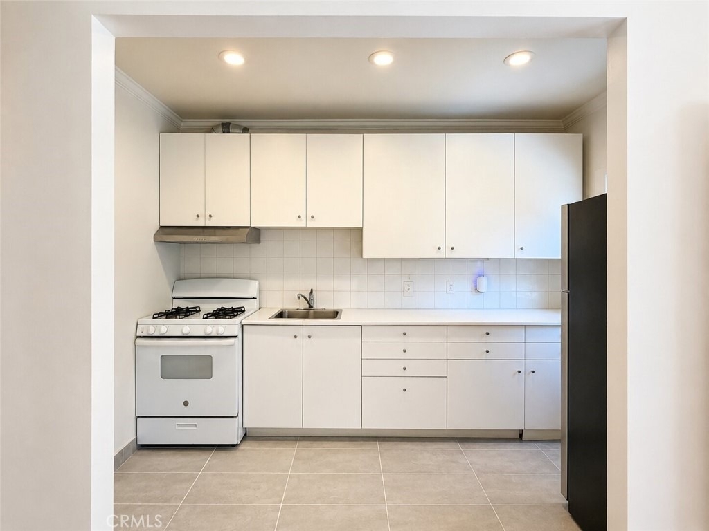 889 N Oakland - Photo 6