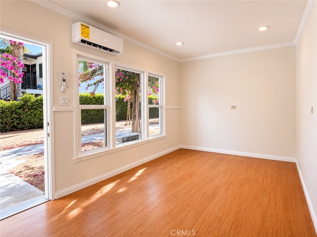 889 N Oakland - Photo 4