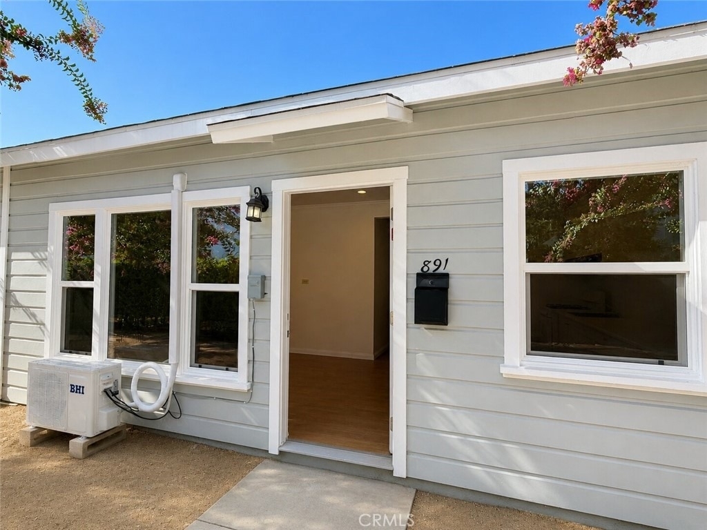 889 N Oakland - Photo 3