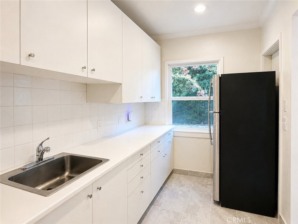 889 N Oakland - Photo 7