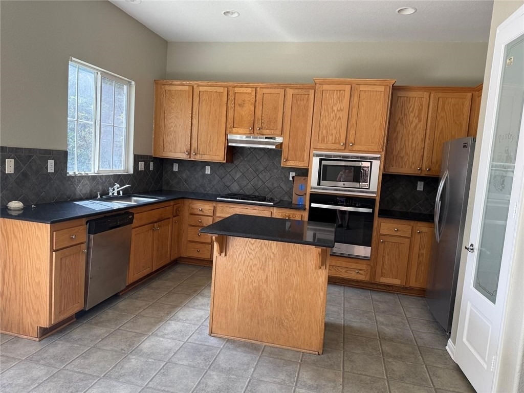 1742 Edmon - Photo 3