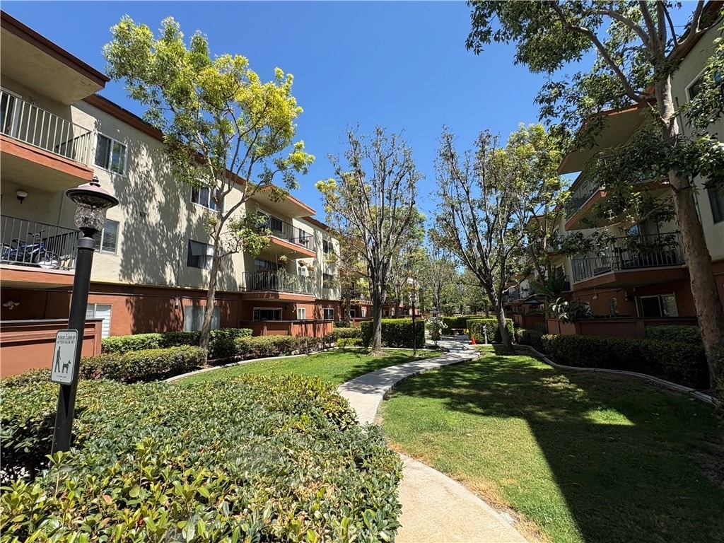 400 N Acacia - Photo 6